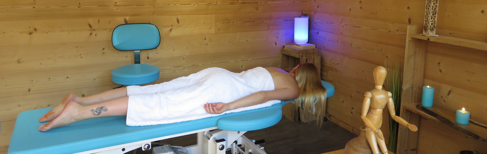 reboutement poiron magnétiseur cabinet femme allongée serviette