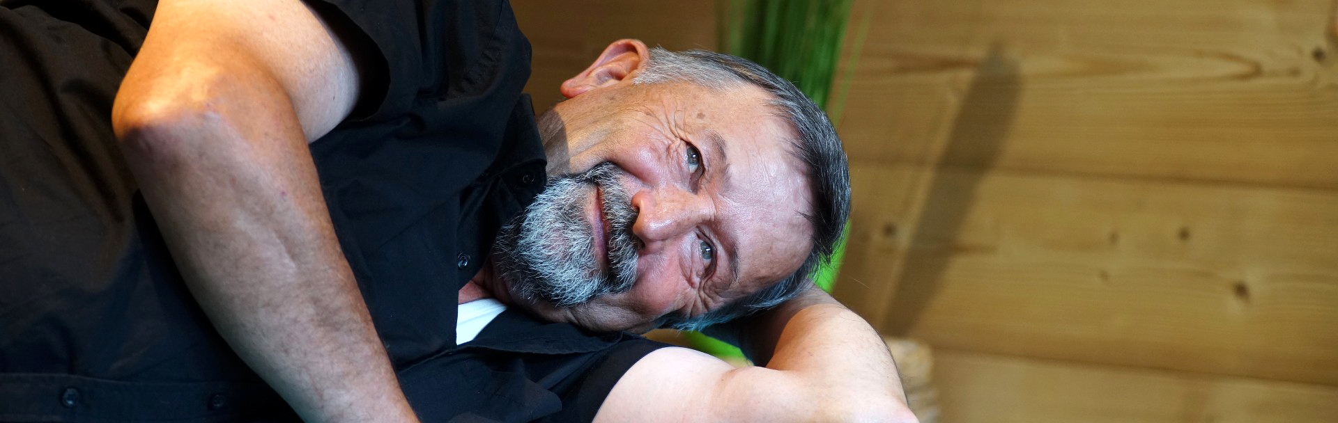 reboutement poiron magnétiseur homme allongé côté cabinet