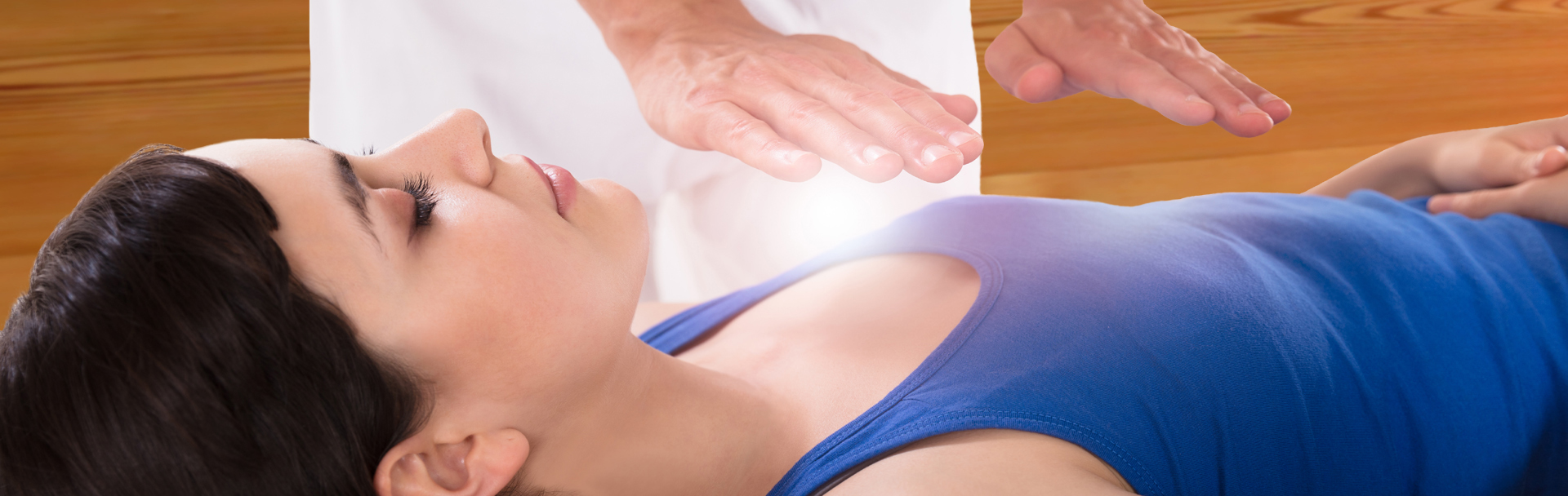 reboutement poiron magnétiseur femm allongée imposition mains