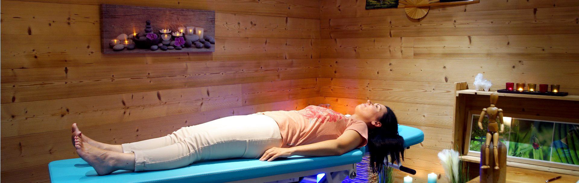 reboutement poiron magnétiseur cabinet femme allongée lumière