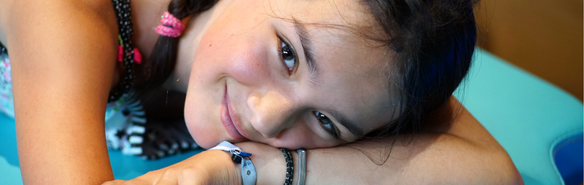 reboutement poiron magnétiseur fille allongée sourire