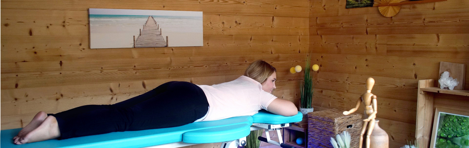 reboutement poiron magnétiseur cabinet praticien séance femme allongée table